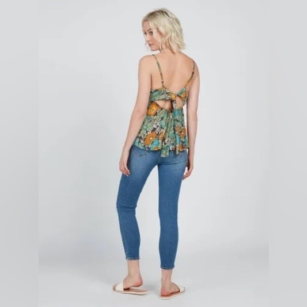 NWT VOLCOM Luvley Daze Floral Cami. Size XS - Picture 10 of 16